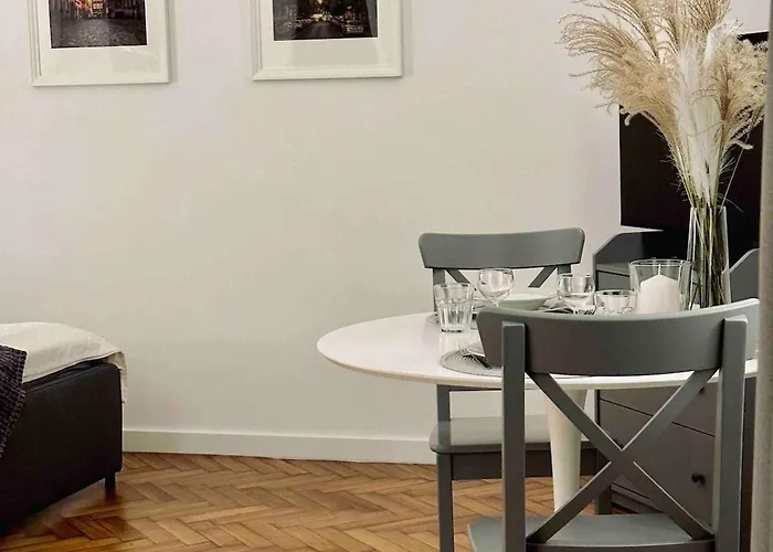 Apartment In The Location *