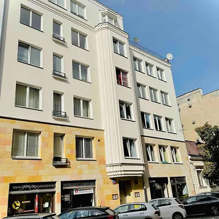 Apartman In The Location Varsó